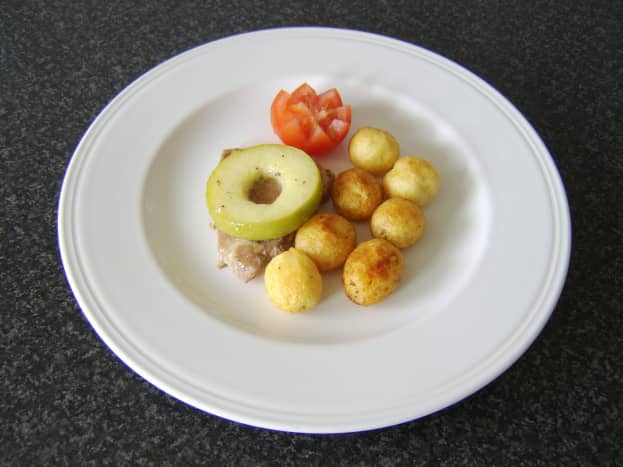 Pork with apples and potatoes