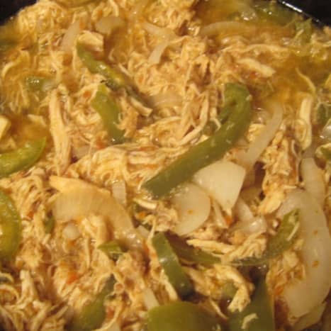 https://images.saymedia-content.com/.image/ar_3:2%2Cc_limit%2Ccs_srgb%2Cfl_progressive%2Cq_auto:eco%2Cw_700/MTc0NjE3NTEzNzczNDQzMDE3/slow-cooker-shredded-chicken-in-salsa.jpg