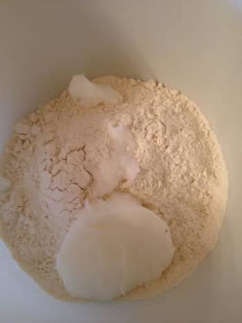 Put the flour, salt and lard into a bowl.