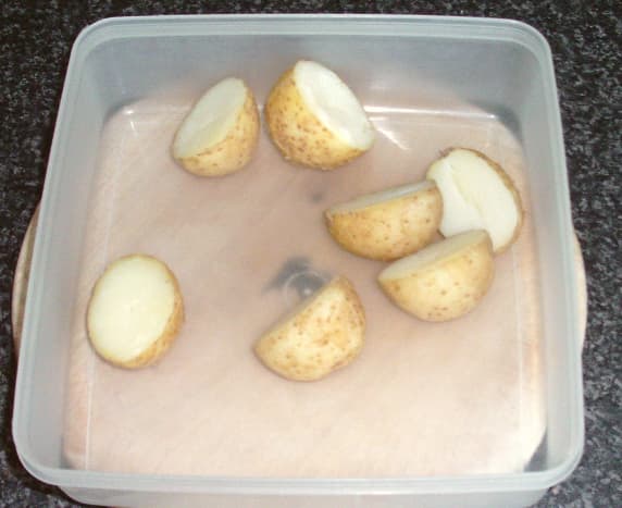 Boiled potatoes are left to cool