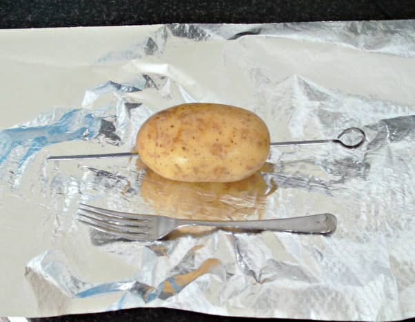 Preparing potato for baking