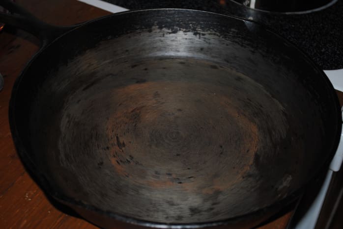 Sticky icky icky Too much oil in re-seasoning? : r/castiron