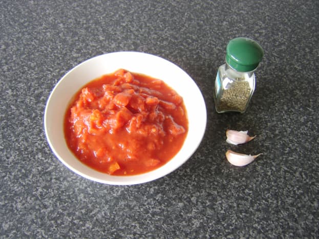 Homemade pizza sauce ingredients