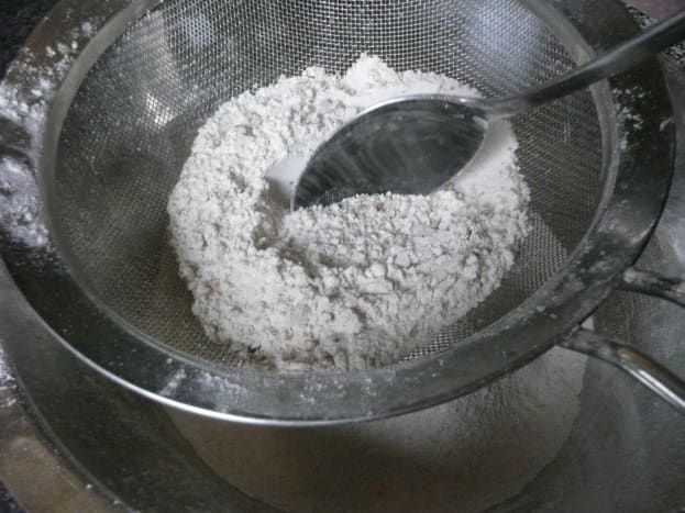 Sift the flour, and add the salt, sugar and yeast.