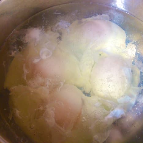 Only use very fresh eggs when poaching.
