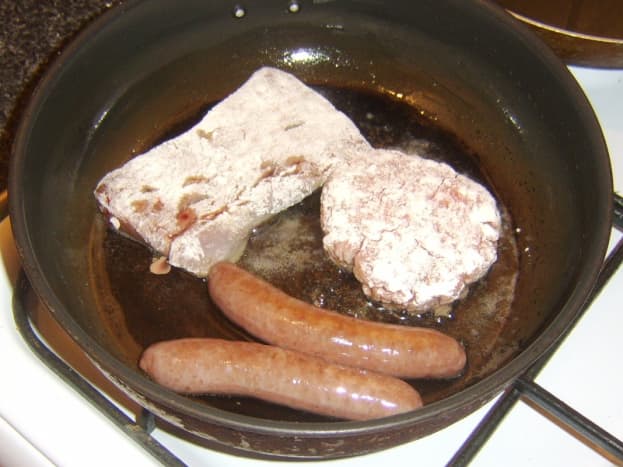 Frying sausages, ox liver and beefburger.