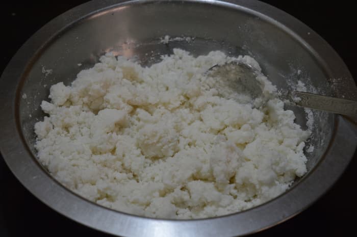 Step 1: Add rice flour to boiling water, then add salt and boil for 2&ndash;3 minutes before turning off the fire. Mix the contents, then cover and keep aside for 10 minutes.