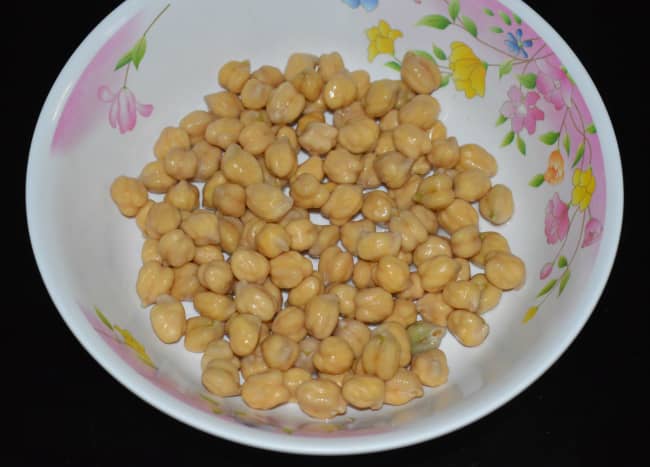 Step one: Soak chickpeas in water for 8 to 10 hours or overnight.