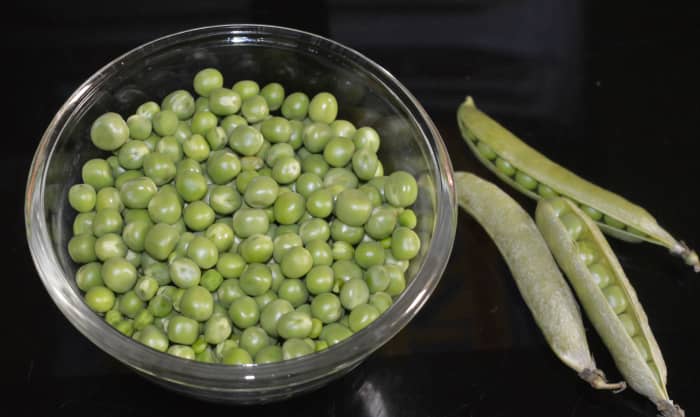 Remember to select good-quality green pea pods. 