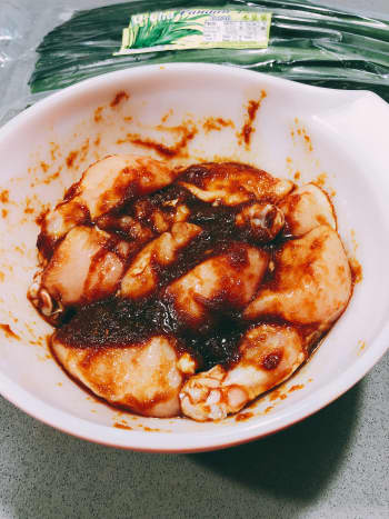 In a large bowl, marinate the chicken pieces. 