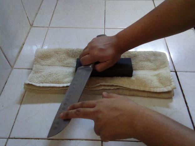 how-to-sharpen-a-knife-with-a-stone