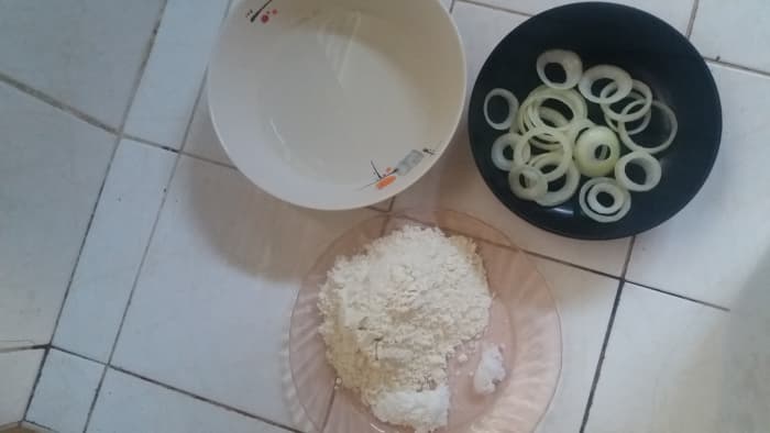 Ingredients for deep-fried onion rings