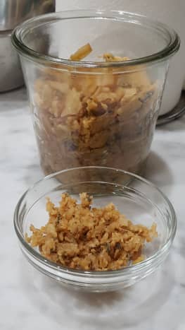 Finely mince the dongcai to be used for addition to the minced pork