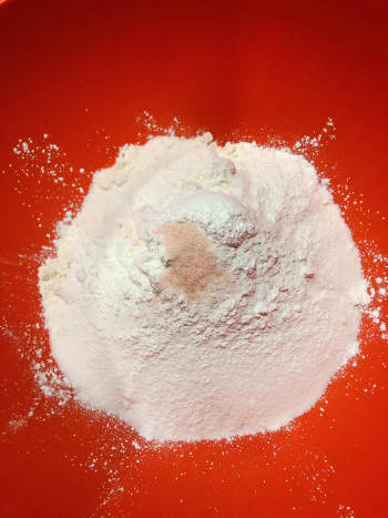 In a mixing bowl, combine the flour, sugar, baking powder, and salt. 