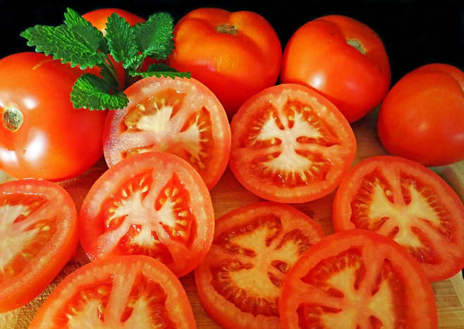 Fresh sliced tomato