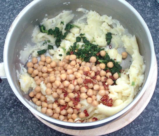 Combining mashed potato with chickpeas and other cake ingredients