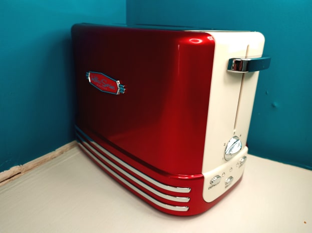 Retro toaster. Note the racing stripes and plastic decal.