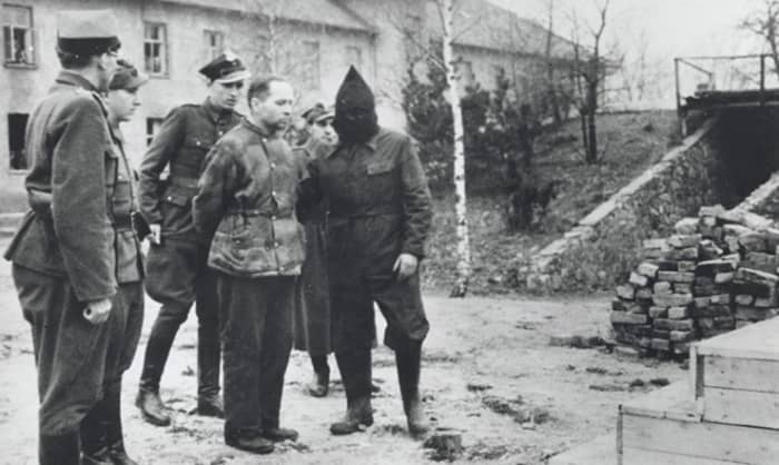 April 16, 1947: Rudolf H&ouml;ss stands before the gallows shortly before his execution. 
