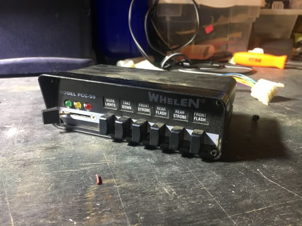 The PCCS-9N control box uses multiple control cables to send commands to the lightbar. The PCDS-9 uses only one cable.