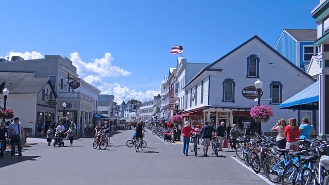 Mackinac Island resorts, hotels, attractions, and dining places