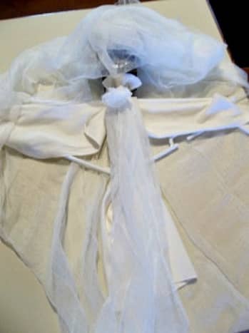 Use cheesecloth to dress your ghost.