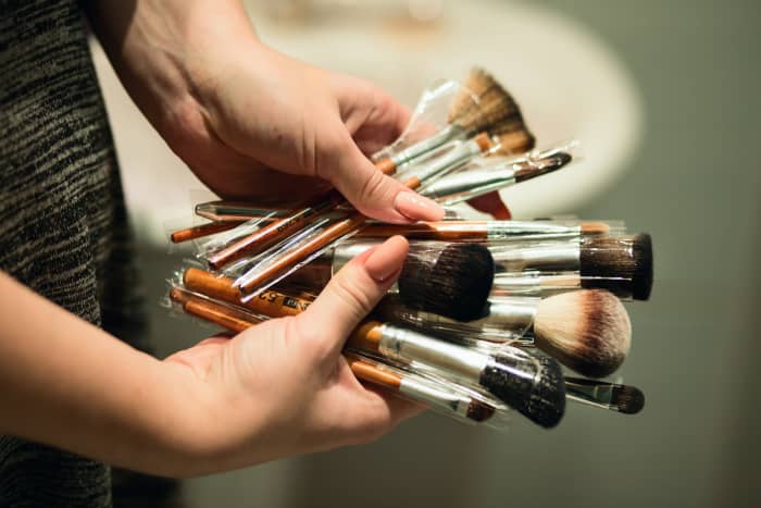 There are two main types of face-painting brushes that every beginner needs. 