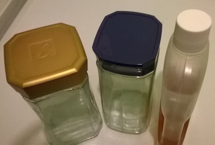 Bottle caps and lids of jars