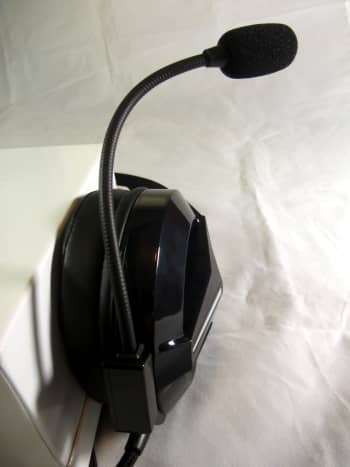 Microphone of  Combatwing M180 Gaming Headset can be securely fixed in any position