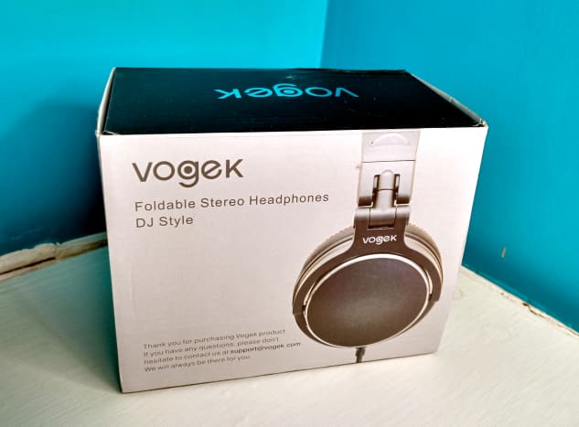 Vogek Over-Ear DJ Headphones.  The package contains headphones and a quarter-inch adapter