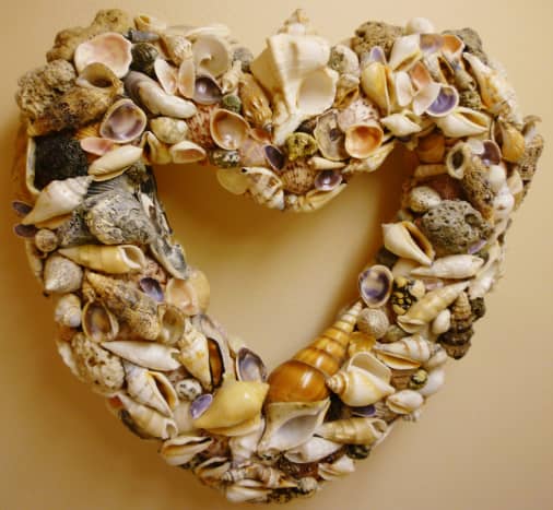 Completed seashell wreath