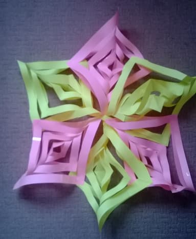 How to Make a Mathematical Paper Snowflake (Christmas Crafts) - FeltMagnet