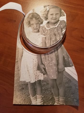 This is my aunt and her cousin as  little girls. I've cut a round shape from the copy of the old picture. Now I'll glue it onto a plastic piece that I had (an old drink coaster).