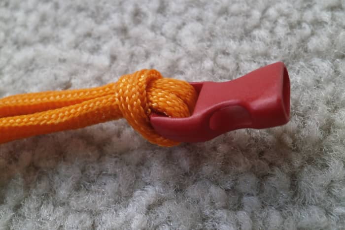Tighten the loop of rope in the buckle.