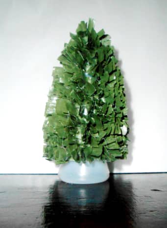 1. Mini Christmas tree using green straw without decorations