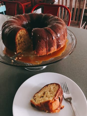 This autumn bundt cake is one of my favorite things to bake once the weather gets chilly. 