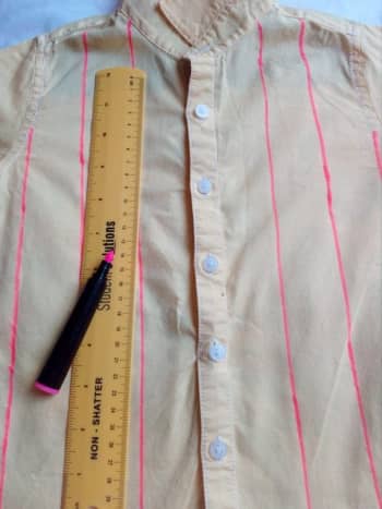 I used a ruler to create a grid on the dyed shirt. 