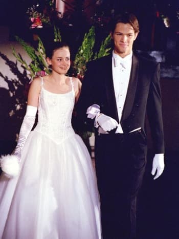 Rory was truly a vision in white when she wore this tightly-fitted bodice ball gown for her introduction to society. 