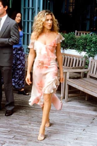 carrie-bradshaws-top-ten-outfits-from-sex-and-the-city