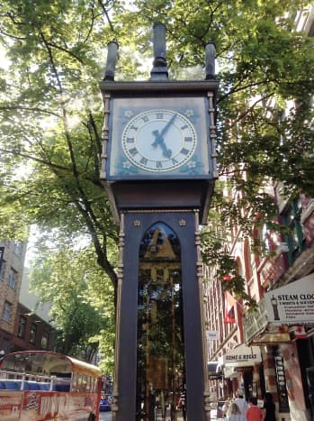 The partially steam-powered clock in Gastown
