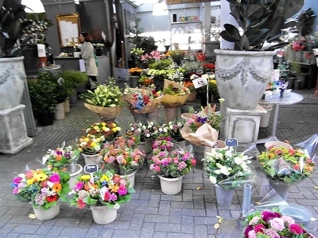 Flowers in Bloemenmarkt.