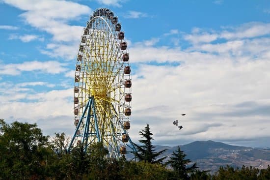Mtatsminda Park's Giant Ferris Wheel