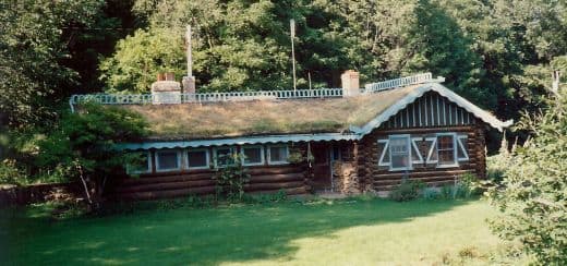 Sod covered cottage at Little Norway