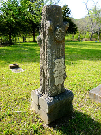 Woodmen monument at Masonic Cemetery / Chappell Hill, TX