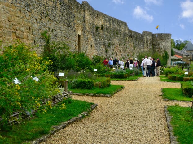 The fortification wall and the medieval garden.