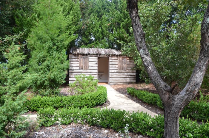 The hut in the American Garden doubles as the toilet amenities. 