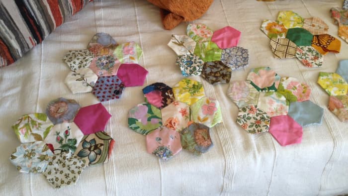 make 'flowers' from old quilting.