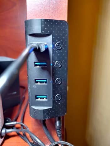 Only powered USB hubs can be used with this webcam