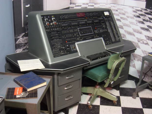 UNIVAC I control station. 