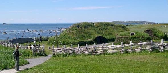 L&quot;anse aux Meadows - Restored Viking house - Wikipedia Commons License
