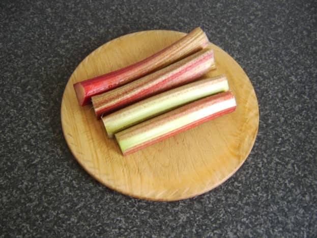 Rhubarb for crumble filling